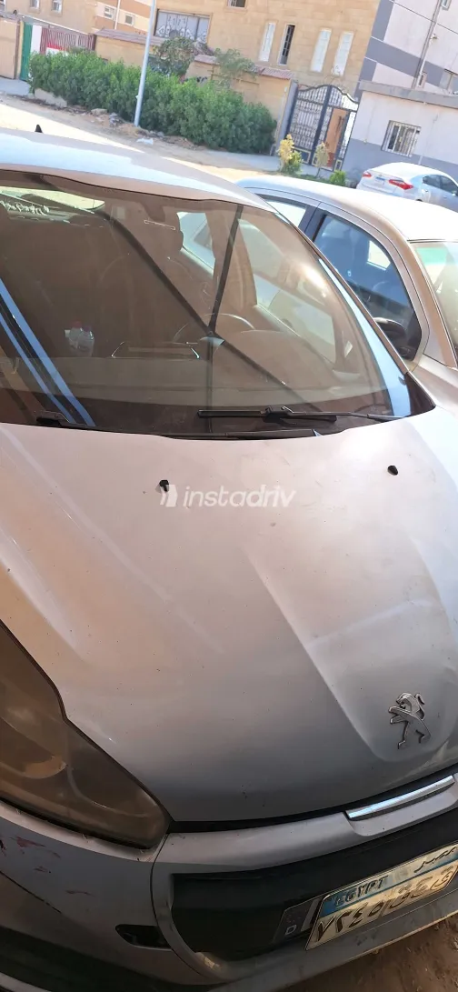 Peugeot 208 2016 White Used for Sale - 1