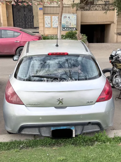 بيجو 308 2011 أبيض مستعملة للبيع - 2