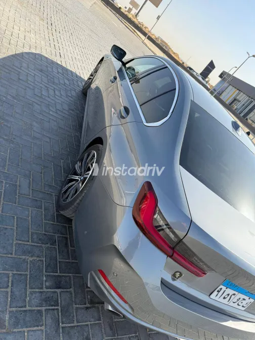 بي ام دبليو 320 2025 أبيض مستعملة للبيع - 1