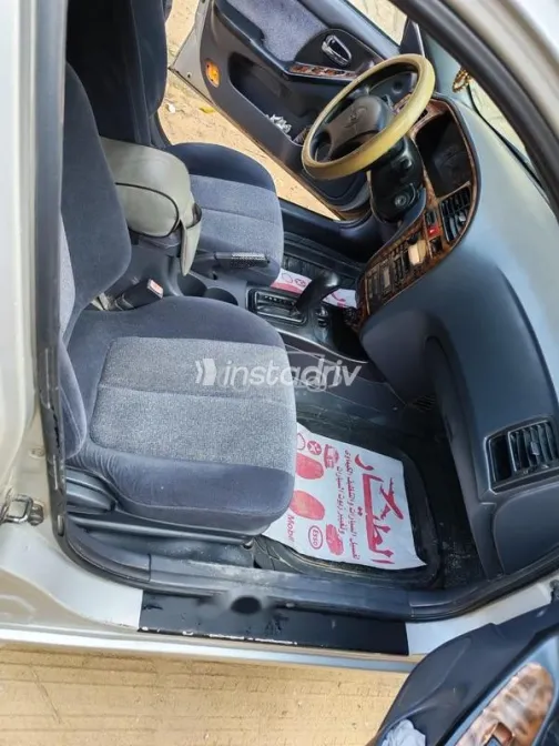 هيونداي افانتي 2000 فضي مستعملة للبيع - 6