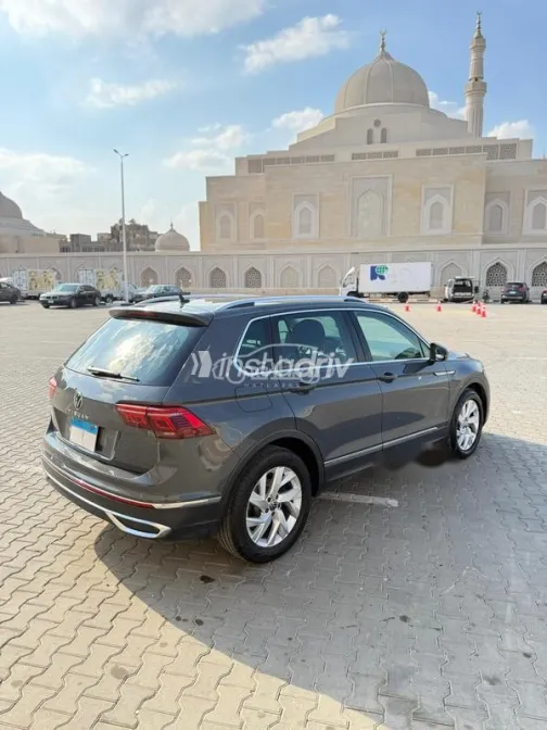 فولكس فاغن تيجون 2022 رمادي مستعملة للبيع - 2