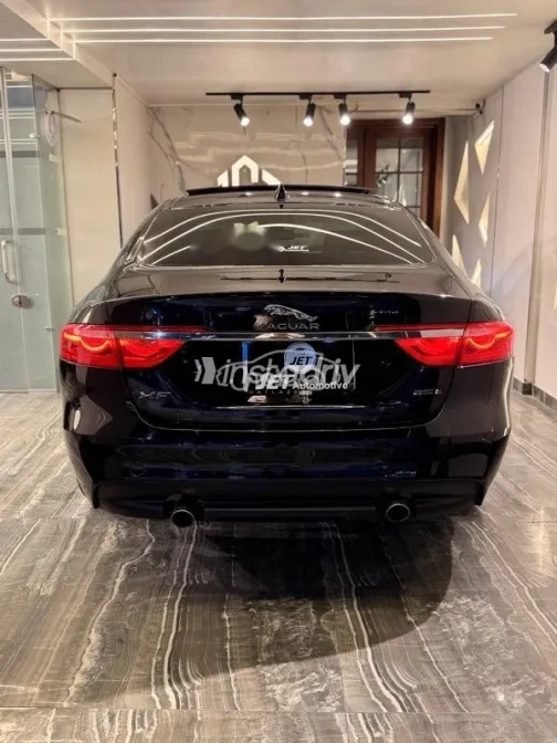 جاكوار XF 2017 أسود مستعملة للبيع - 4