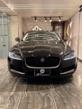 جاكوار XF 2017 أسود مستعملة للبيع