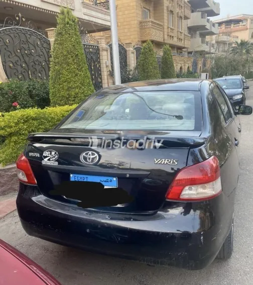 تويوتا ياريس 2008 أسود مستعملة للبيع - 2