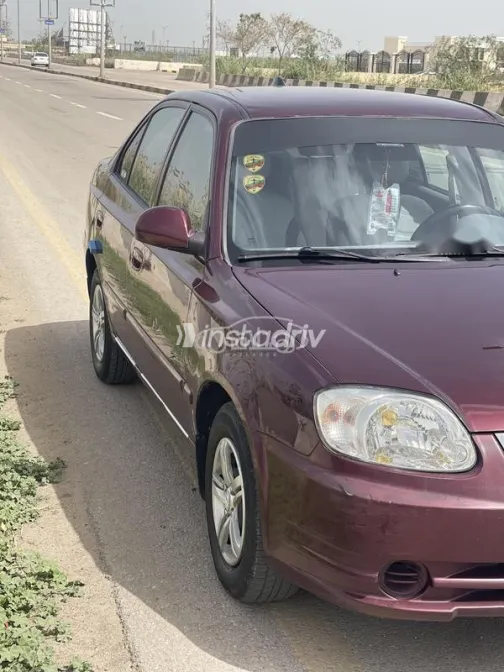 هيونداي فيرنا 2013 أحمر غامق مستعملة للبيع - 2