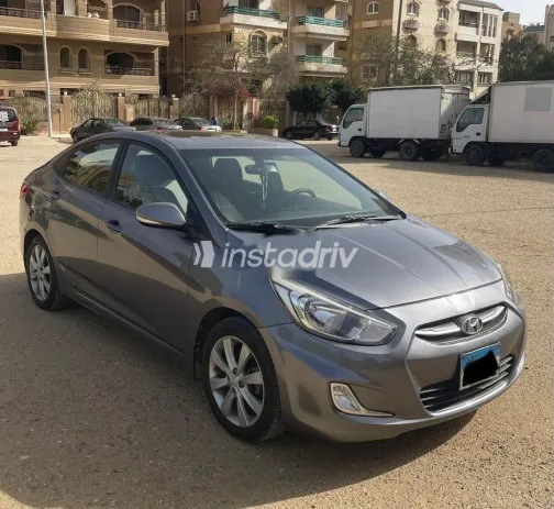 هيونداي اكسنت RB 2017 رمادي غامق مستعملة للبيع - 1