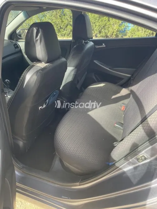 هيونداي اكسنت RB 2017 رمادي غامق مستعملة للبيع - 6
