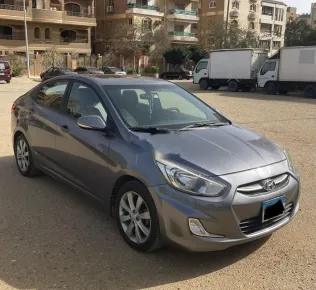 هيونداي اكسنت RB 2017 رمادي غامق مستعملة للبيع