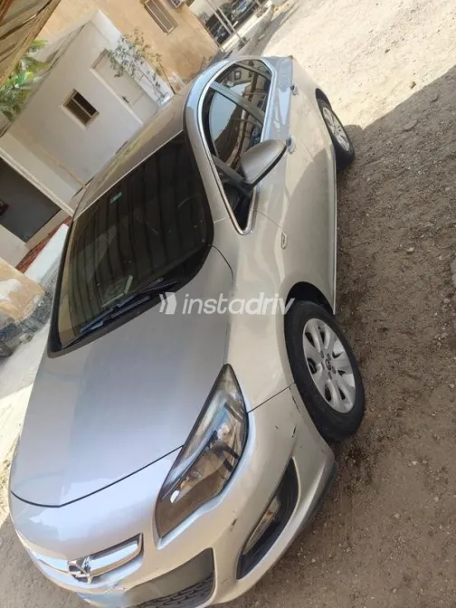 اوبل أسترا 2020 فضي مستعملة للبيع - 5