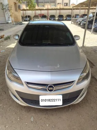 اوبل أسترا 2020 فضي مستعملة للبيع