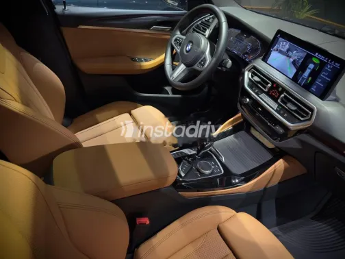 بي ام دبليو X4 2025 أزرق غامق مستعملة للبيع - 9