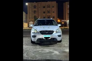 كيا كارينز 2011 فضي مستعملة للبيع