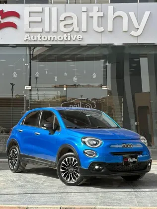فيات 500 X 2024 أزرق غامق مستعملة للبيع
