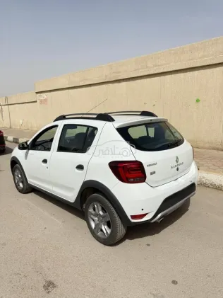 رينو سانديرو  ( ستيب  واى ) 2023 أبيض مستعملة للبيع