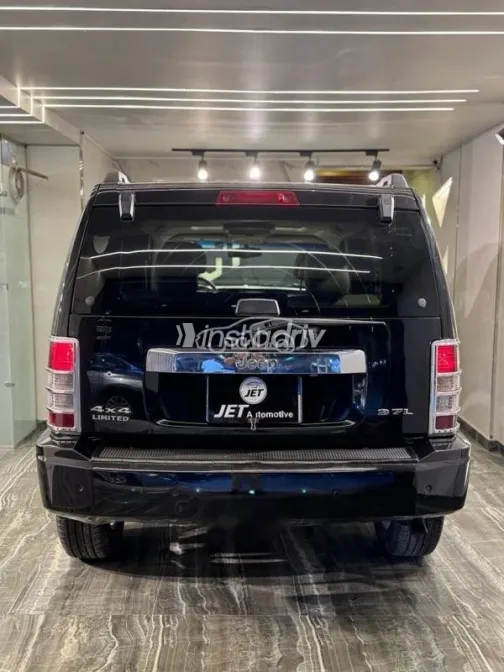 جيب شيروكي 2008 أسود مستعملة للبيع - 4