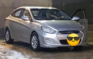 هيونداي اكسنت RB 2011 فضي مستعملة للبيع