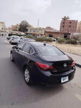 اوبل أسترا 2018 أبيض مستعملة للبيع