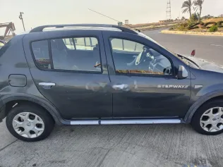 رينو سانديرو  ( ستيب  واى ) 2013 أسود مستعملة للبيع