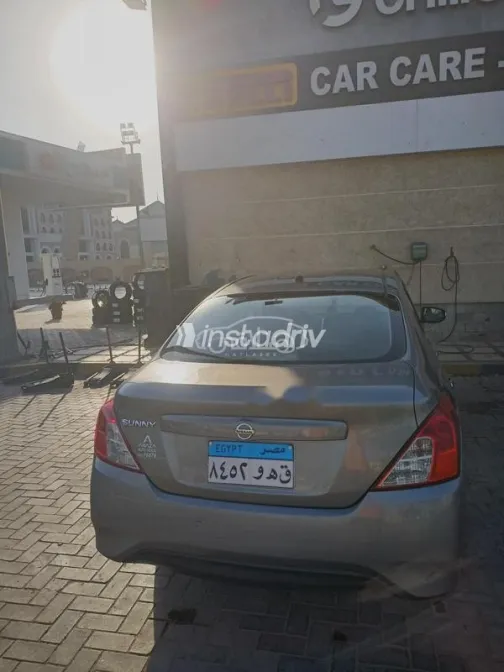 نيسان صنى 2021 أبيض مستعملة للبيع - 2