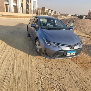 تويوتا كورولا 2022 أبيض مستعملة للبيع