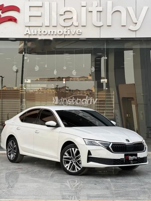 سكودا اوكتافيا 2025 أبيض مستعملة للبيع - 2