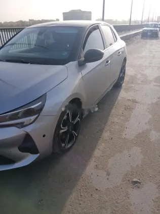 اوبل كورسا 2022 أبيض مستعملة للبيع