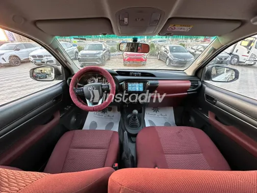 تويوتا هايلكس 2025 أبيض مستعملة للبيع - 1