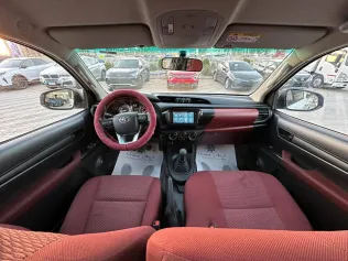 تويوتا هايلكس 2025 أبيض مستعملة للبيع