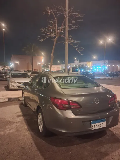 اوبل أسترا 2017 أبيض مستعملة للبيع - 4