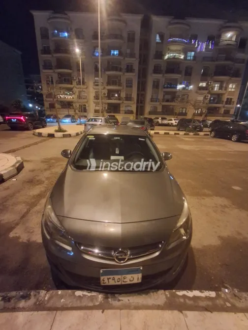 اوبل أسترا 2017 أبيض مستعملة للبيع - 6