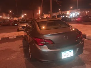 اوبل أسترا 2017 أبيض مستعملة للبيع