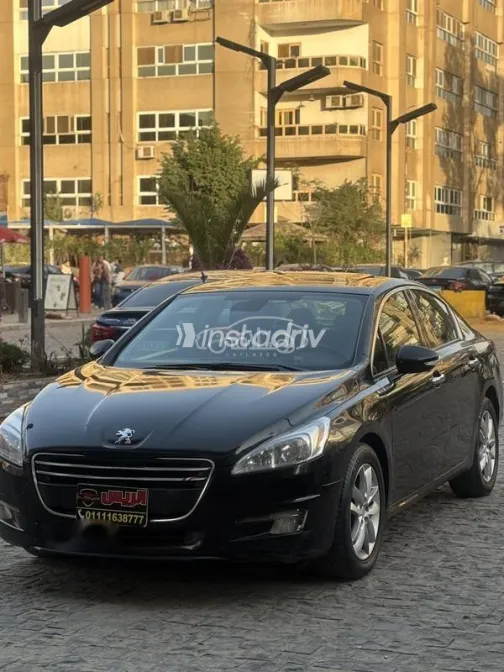 بيجو 504 2012 أسود مستعملة للبيع - 1