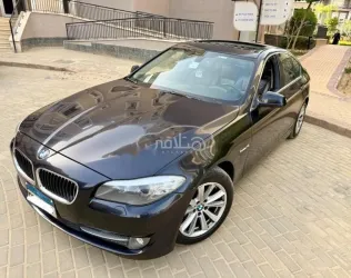 بي ام دبليو 520 2013 أزرق غامق مستعملة للبيع
