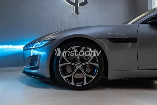 جاكوار ف تيب 2021 رمادي مستعملة للبيع - 2