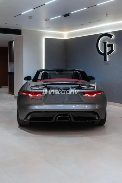 جاكوار ف تيب 2021 رمادي مستعملة للبيع - 5