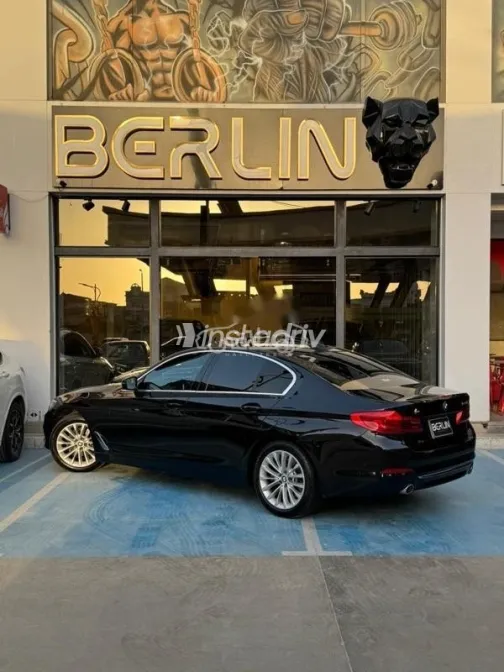 بي ام دبليو 520 2019 أسود مستعملة للبيع - 3