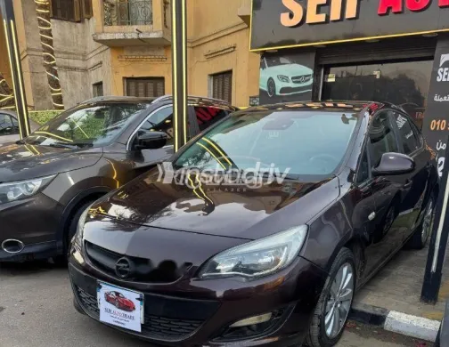 اوبل أسترا 2013 أسود مستعملة للبيع - 3