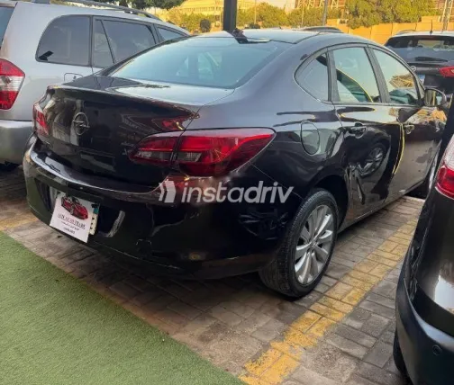 اوبل أسترا 2013 أسود مستعملة للبيع - 6