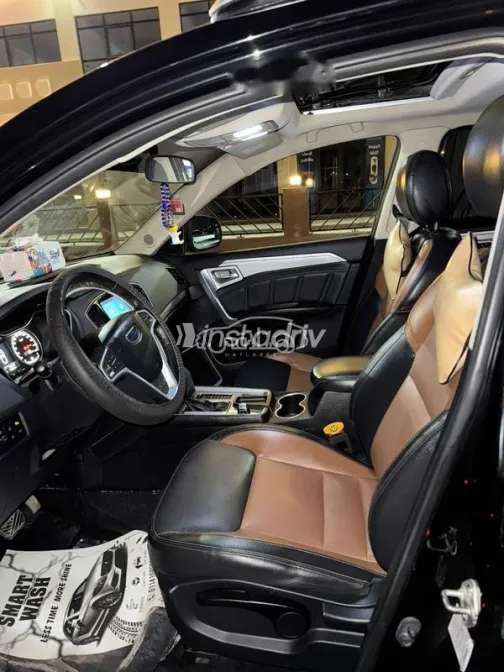 جيلي امجراند X7 2019 أسود مستعملة للبيع - 5