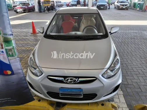هيونداي اكسنت RB 2015 فضي مستعملة للبيع - 1