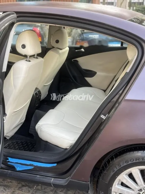 فولكس فاغن باسات 2011 أسود مستعملة للبيع - 9