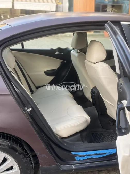 فولكس فاغن باسات 2011 أسود مستعملة للبيع - 10