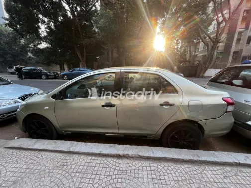 تويوتا ياريس 2006 برونزي مستعملة للبيع - 4