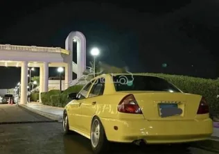ميتسوبيشي لانسر 1999 أصفر مستعملة للبيع