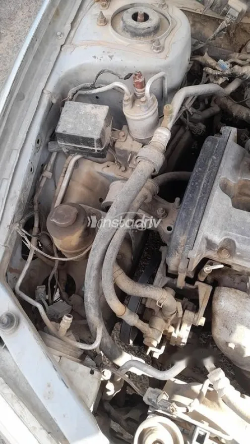 ميتسوبيشي لانسر 1998 فضي مستعملة للبيع - 2