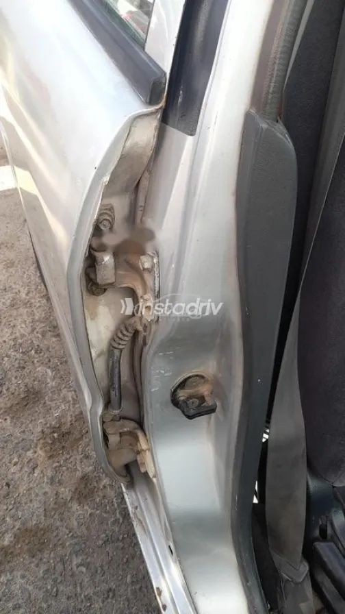 ميتسوبيشي لانسر 1998 فضي مستعملة للبيع - 6