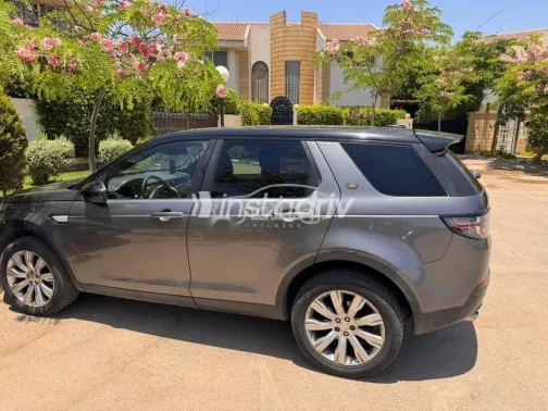 لاند روفر ديسكفري 2015 بني مستعملة للبيع - 2