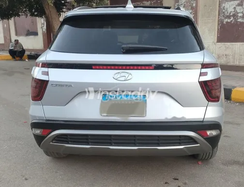 هيونداي كريتا 2021 فضي مستعملة للبيع - 2