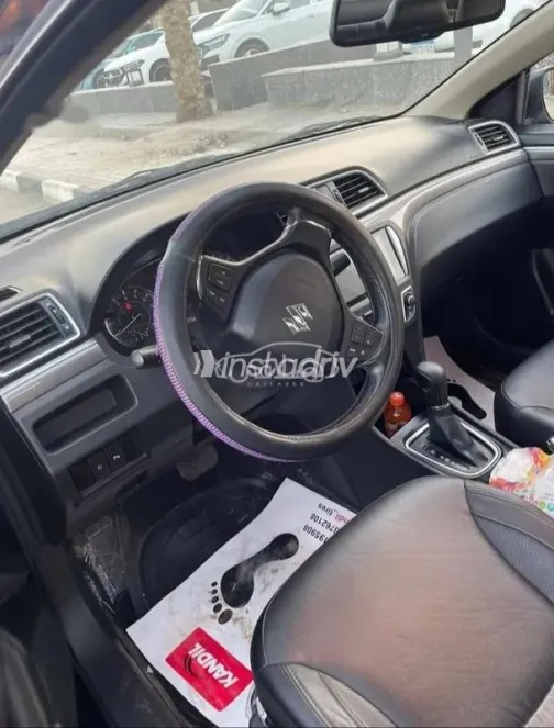 سوزوكى سياز 2022 أبيض مستعملة للبيع - 3