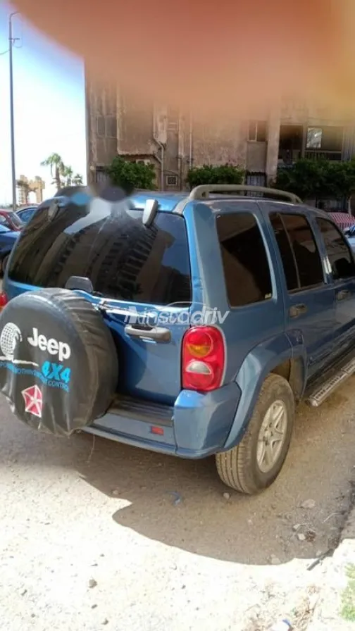 جيب شيروكي 2006 أزرق مستعملة للبيع - 4